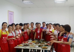 南寧月嫂娘子軍家政致：愛美的寶媽們，春節(jié)不增重你得這樣吃哦！